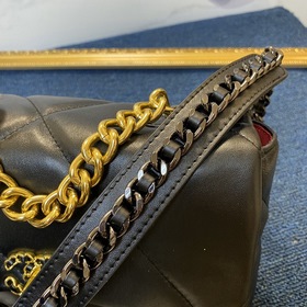 Chanel осень-зима 19. Сумка, сочетающая в себе все классические ч