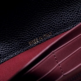 Chanel Длинный кожаный кошелек из кожи с текстурой икры Полностью