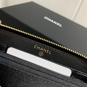 CHANEL &nbsp;Средняя сумка на молнии, клатч Увеличенный ромбо