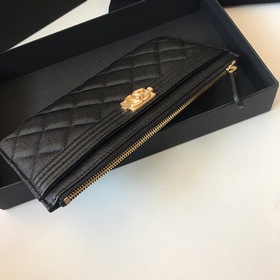 CHANEL Новая сумка Leboy, модель № 81254 Эта сумка имеет 6 карман