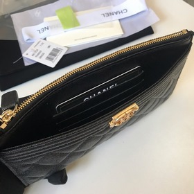 CHANEL Новая сумка Leboy, модель № 81254 Эта сумка имеет 6 карман