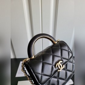 CHANEL 22a маленькая сумка с бледно-золотой застежкой Кожа ягненк