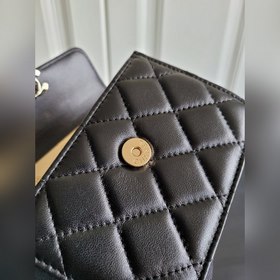 CHANEL 22a маленькая сумка с бледно-золотой застежкой Кожа ягненк