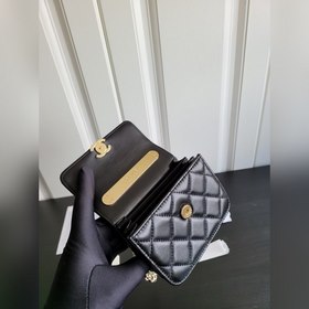 CHANEL 22a маленькая сумка с бледно-золотой застежкой Кожа ягненк