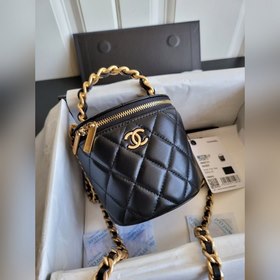 CHANEL Маленькая сумка с цепочкой Маленькая сумка Сочетает в себ