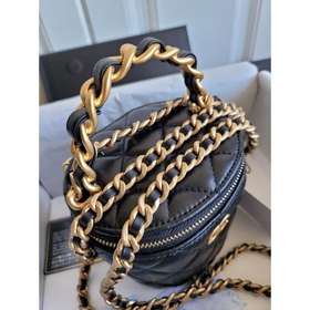 CHANEL Маленькая сумка с цепочкой Маленькая сумка Сочетает в себ