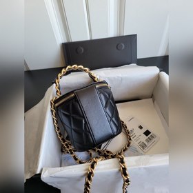 CHANEL Маленькая сумка с цепочкой Маленькая сумка Сочетает в себ