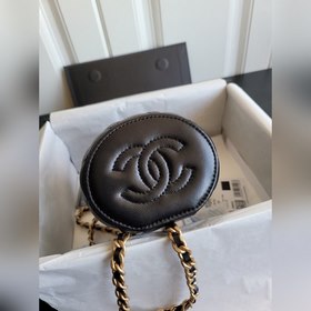 CHANEL Маленькая сумка с цепочкой Маленькая сумка Сочетает в себ