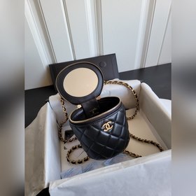 CHANEL Маленькая сумка с цепочкой Маленькая сумка Сочетает в себ