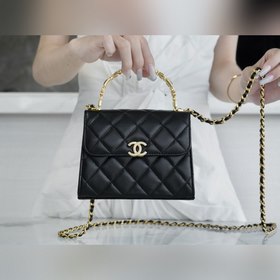CHANEL Сумка с эмалевой ручкой и цепочкой  Самая красивая сумка