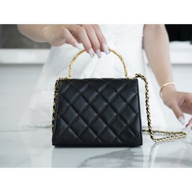 CHANEL Сумка с эмалевой ручкой и цепочкой  Самая красивая сумка 