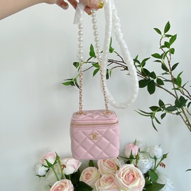 Chanel, модель 9056, мини-сумочка с жемчужной цепочкой Увидев эту