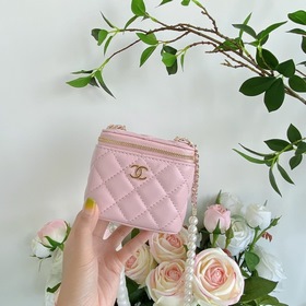 Chanel, модель 9056, мини-сумочка с жемчужной цепочкой Увидев эту