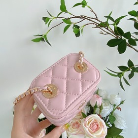 Chanel, модель 9056, мини-сумочка с жемчужной цепочкой Увидев эту
