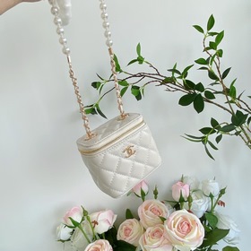 Chanel, модель 9056, мини-сумочка с жемчужной цепочкой Увидев эту