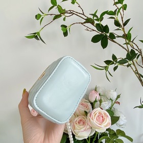 Chanel, модель 9056, мини-сумочка с жемчужной цепочкой Увидев эту
