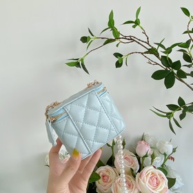 Chanel, модель 9056, мини-сумочка с жемчужной цепочкой Увидев эту