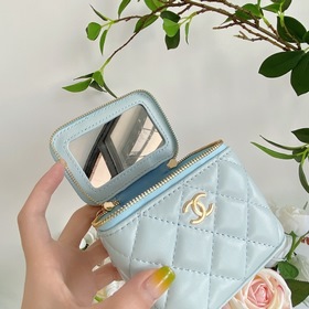 Chanel, модель 9056, мини-сумочка с жемчужной цепочкой Увидев эту