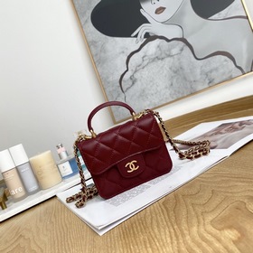 Chanel кошелек с цепочкой и крышкой, модель 049600 Этот кошелек с