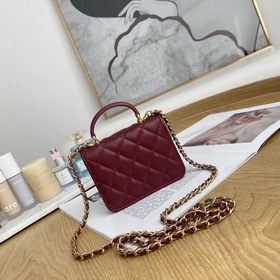 Chanel кошелек с цепочкой и крышкой, модель 049600 Этот кошелек с