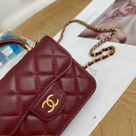 Chanel кошелек с цепочкой и крышкой, модель 049600 Этот кошелек с