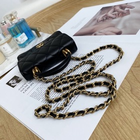 Chanel кошелек с цепочкой и крышкой, модель 049600 Этот кошелек с
