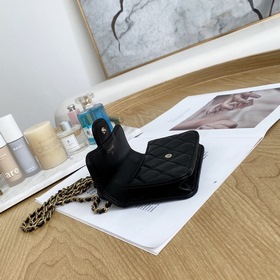Chanel кошелек с цепочкой и крышкой, модель 049600 Этот кошелек с