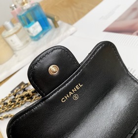 Chanel кошелек с цепочкой и крышкой, модель 049600 Этот кошелек с