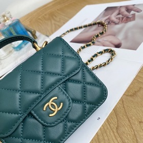 Chanel кошелек с цепочкой и крышкой, модель 049600 Этот кошелек с