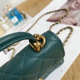 Chanel кошелек с цепочкой и крышкой, модель 049600 Этот кошелек с