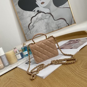Chanel кошелек с цепочкой и крышкой, модель 049600 Этот кошелек с