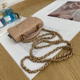 Chanel кошелек с цепочкой и крышкой, модель 049600 Этот кошелек с