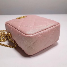 Классическая сумка для камеры Chanel Mini с ромбовидным узором. С