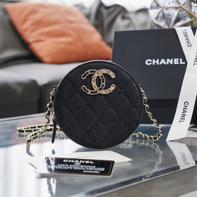 Chanel осенне-зимняя новинка： сумка-коробка с цепочкой Размер： 12
