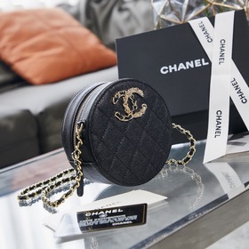 Chanel осенне-зимняя новинка： сумка-коробка с цепочкой Размер： 12