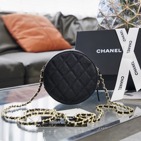 Chanel осенне-зимняя новинка： сумка-коробка с цепочкой Размер： 12
