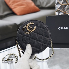 Chanel осенне-зимняя новинка： сумка-коробка с цепочкой Размер： 12