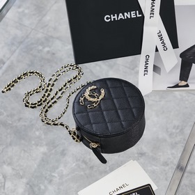 Chanel осенне-зимняя новинка： сумка-коробка с цепочкой Размер： 12