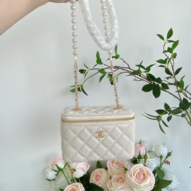 Мини-сумочка Chanel с жемчужной цепочкой, модель 9056 Это настоящ