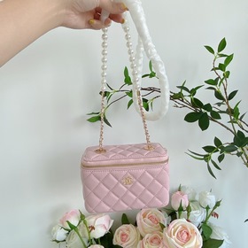 Мини-сумочка Chanel с жемчужной цепочкой, модель 9056 Это настоящ