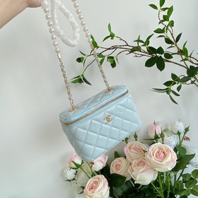 Мини-сумочка Chanel с жемчужной цепочкой, модель 9056 Это настоящ