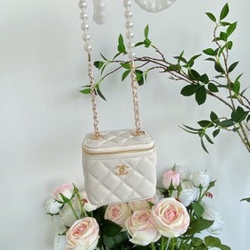Мини-сумочка Chanel с жемчужной цепочкой, модель 9055 Это настоящ