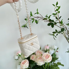 Мини-сумочка Chanel с жемчужной цепочкой, модель 9055 Это настоящ