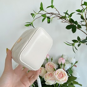 Мини-сумочка Chanel с жемчужной цепочкой, модель 9055 Это настоящ