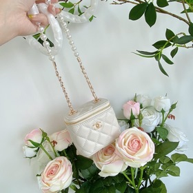 Мини-сумочка Chanel с жемчужной цепочкой, модель 9055 Это настоящ