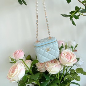 Мини-сумочка Chanel с жемчужной цепочкой, модель 9055 Это настоящ