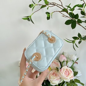Мини-сумочка Chanel с жемчужной цепочкой, модель 9055 Это настоящ