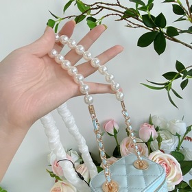 Мини-сумочка Chanel с жемчужной цепочкой, модель 9055 Это настоящ