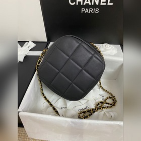 CHANEL Сумка стеганым узором В осенне-зимнем сезоне, посвященном