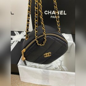 CHANEL Сумка стеганым узором В осенне-зимнем сезоне, посвященном